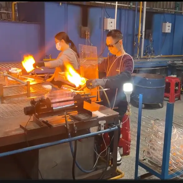 ສິນລະປະຂອງແສງສະຫວ່າງແກ້ວ Blown: ວິທີການເຮັດໃຫ້ມີແສງສະຫວ່າງທີ່ເຂັ້ມແຂງວິທີການແກ້ໄຂບັນຫາ indoor ທີ່ມີເອກະລັກ